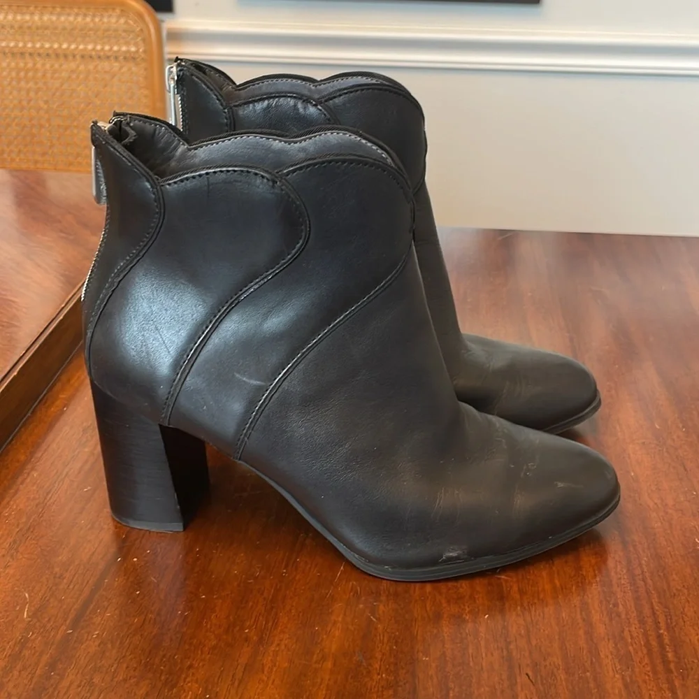 Adrienne Vittadini preowned leather